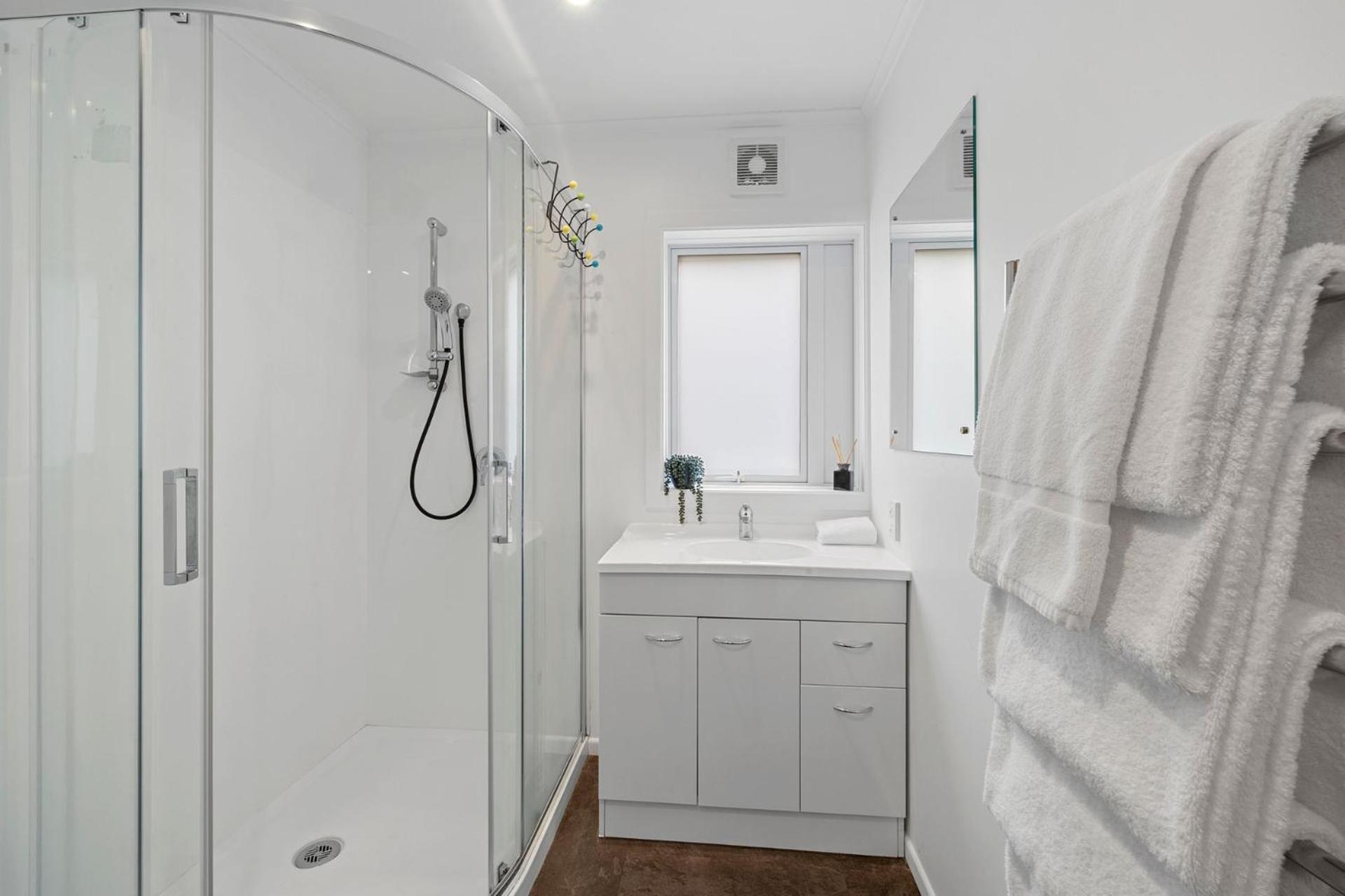 Wow On Wanaka Bay Appartement New Plymouth Buitenkant foto